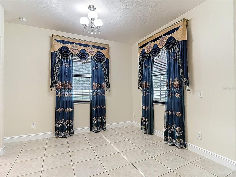 待售: $679,900 (5 贝兹, 3 浴室, 2584 平方英尺)