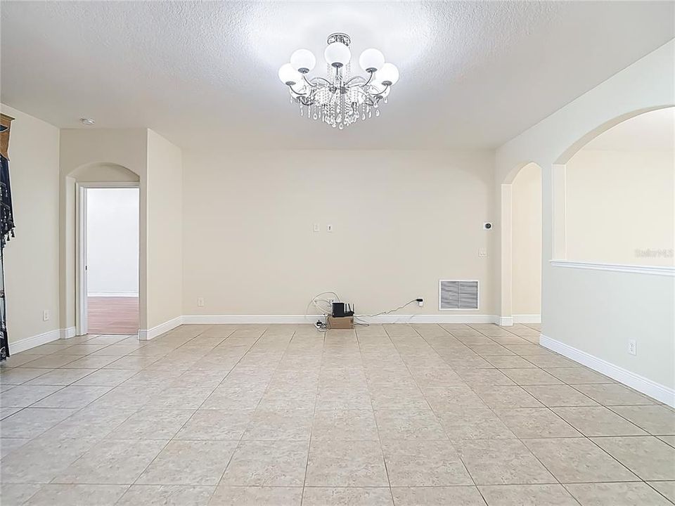 待售: $679,900 (5 贝兹, 3 浴室, 2584 平方英尺)