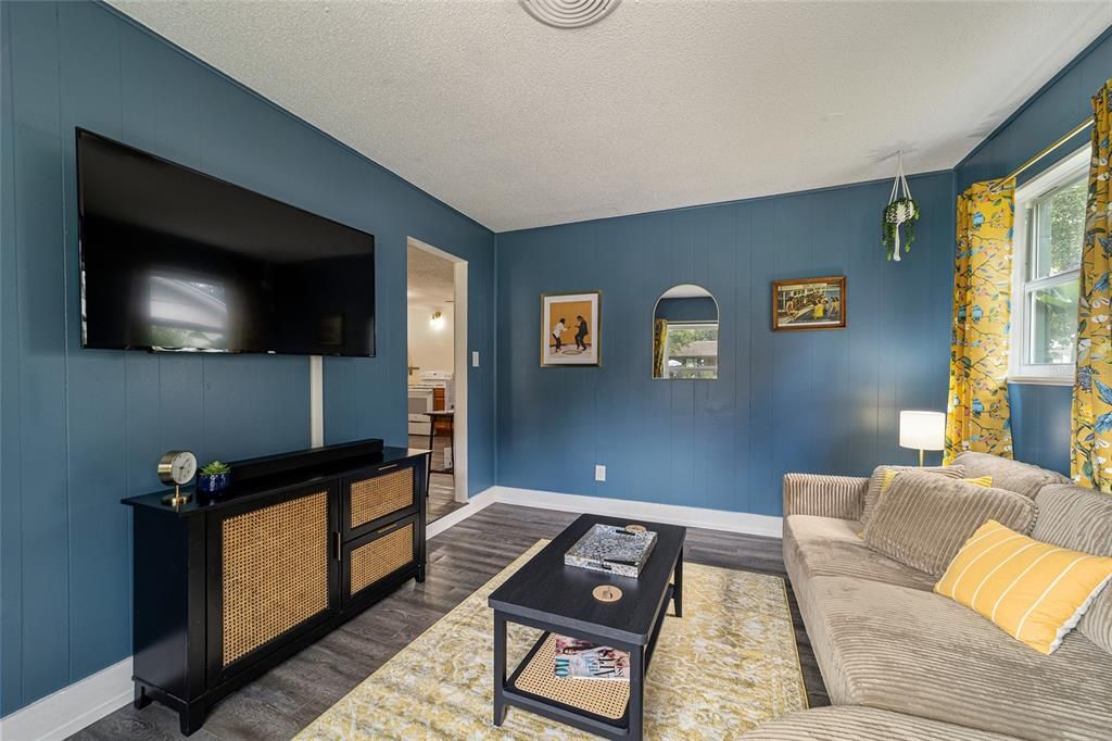 For Sale: $269,900 (3 beds, 2 baths, 1176 Square Feet)