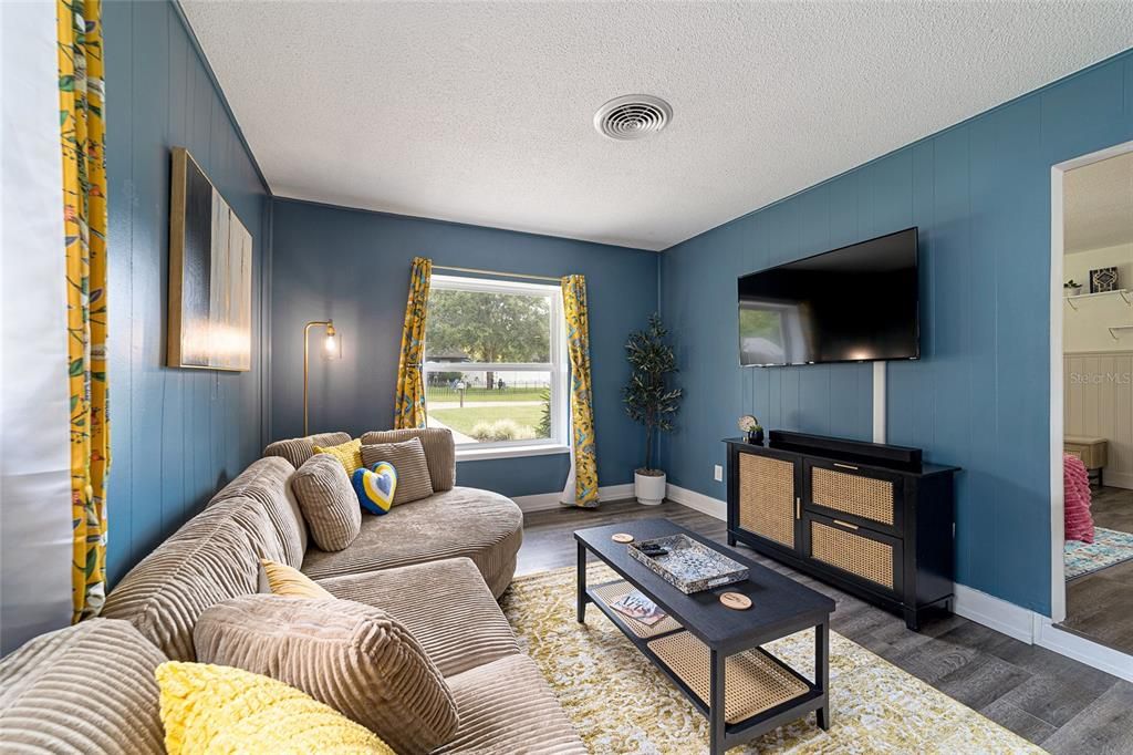 For Sale: $269,900 (3 beds, 2 baths, 1176 Square Feet)