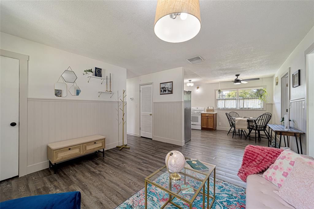 For Sale: $269,900 (3 beds, 2 baths, 1176 Square Feet)