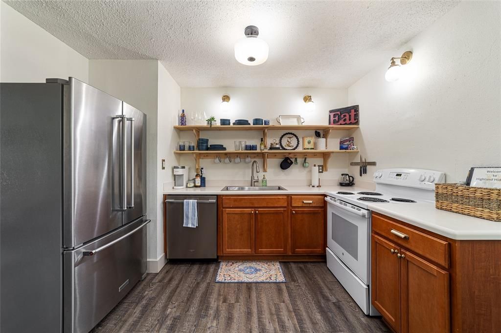 For Sale: $269,900 (3 beds, 2 baths, 1176 Square Feet)