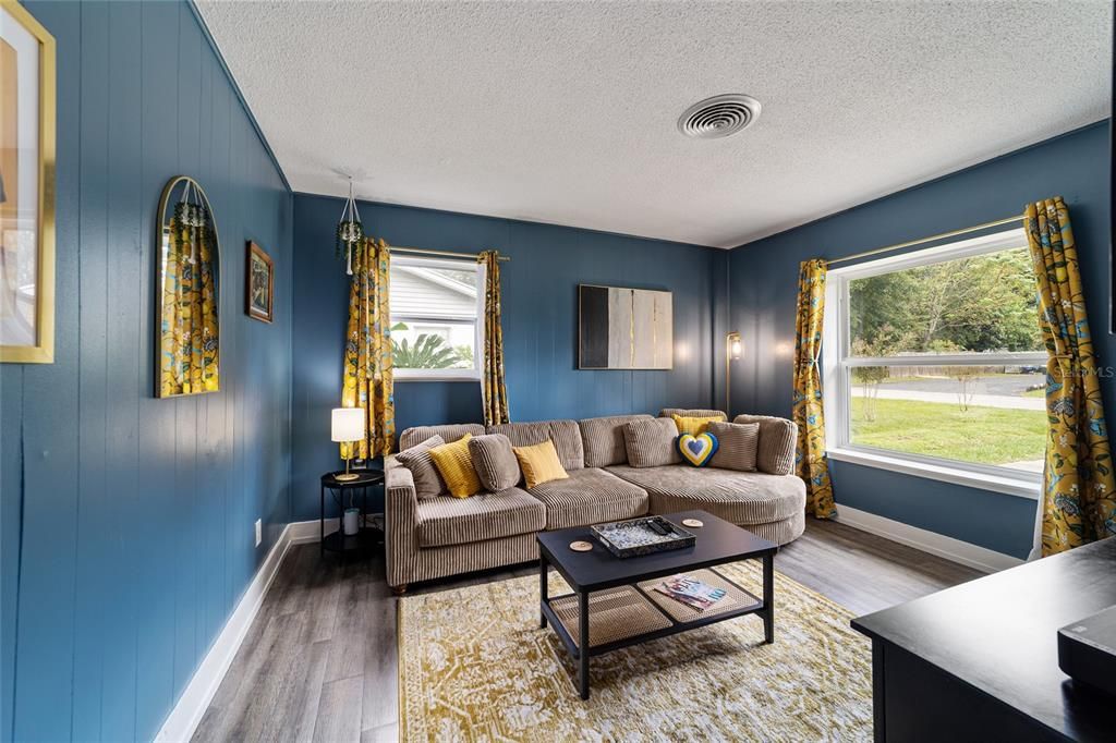 For Sale: $269,900 (3 beds, 2 baths, 1176 Square Feet)