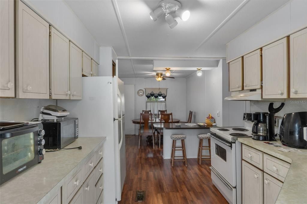 待售: $129,900 (2 贝兹, 2 浴室, 960 平方英尺)