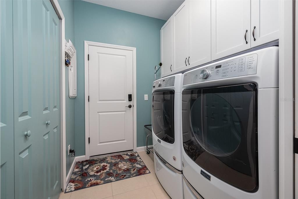 待售: $650,000 (3 贝兹, 2 浴室, 2402 平方英尺)