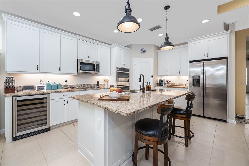 待售: $650,000 (3 贝兹, 2 浴室, 2402 平方英尺)