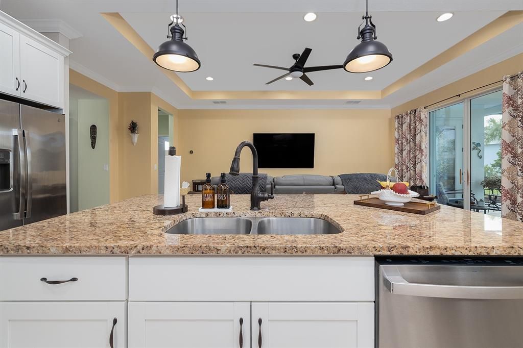 待售: $650,000 (3 贝兹, 2 浴室, 2402 平方英尺)