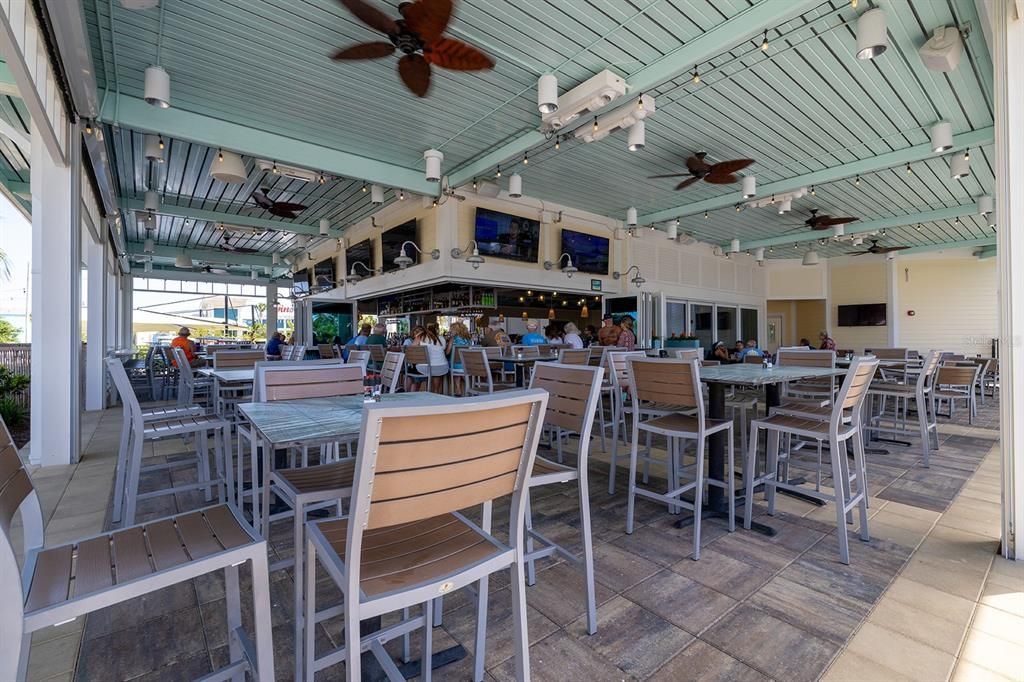 待售: $650,000 (3 贝兹, 2 浴室, 2402 平方英尺)