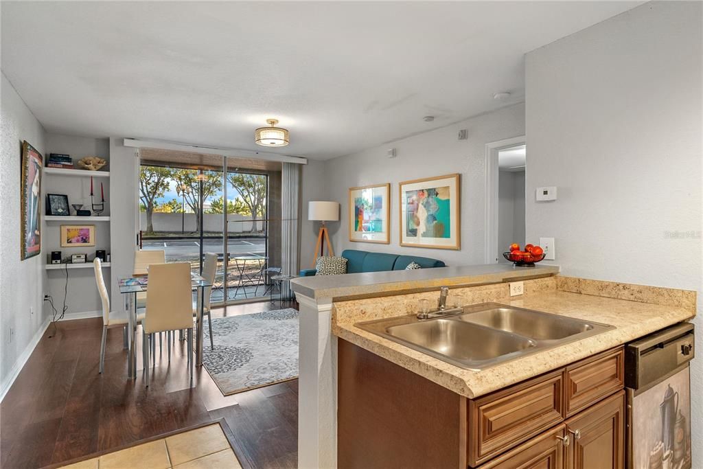 Activo con contrato: $165,000 (1 camas, 1 baños, 558 Pies cuadrados)