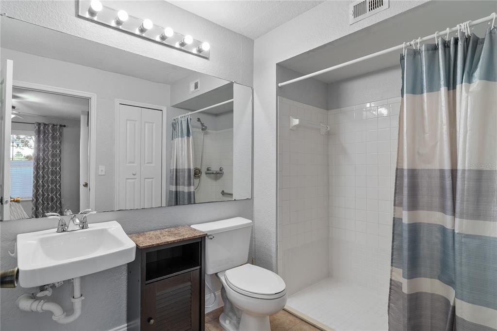 Activo con contrato: $165,000 (1 camas, 1 baños, 558 Pies cuadrados)