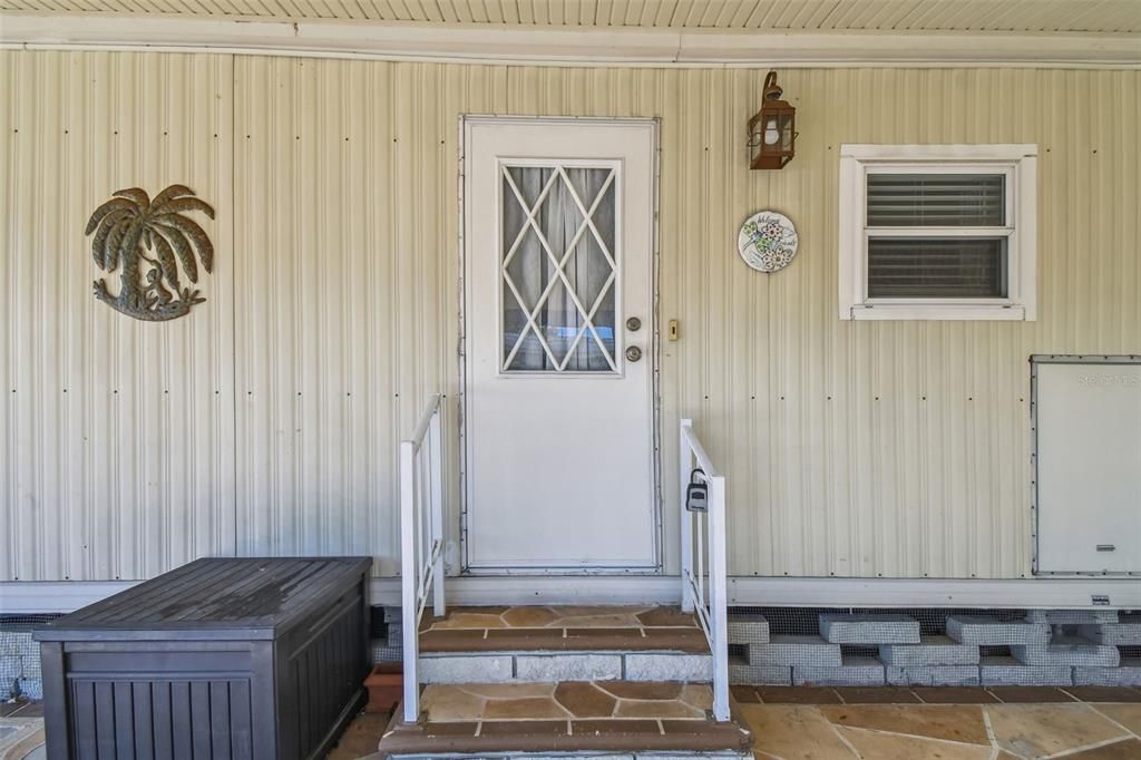 На продажу: $175,000 (2 спален, 2 ванн, 864 Квадратных фут)