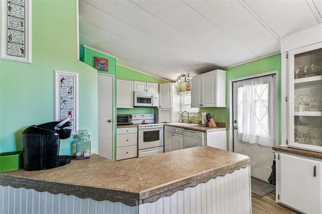 На продажу: $175,000 (2 спален, 2 ванн, 864 Квадратных фут)