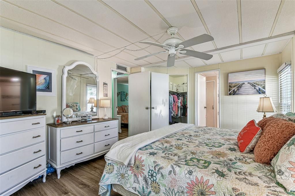 На продажу: $175,000 (2 спален, 2 ванн, 864 Квадратных фут)