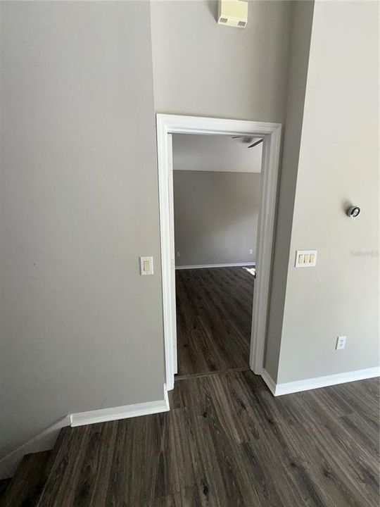 合同活跃: $259,900 (2 贝兹, 2 浴室, 1214 平方英尺)