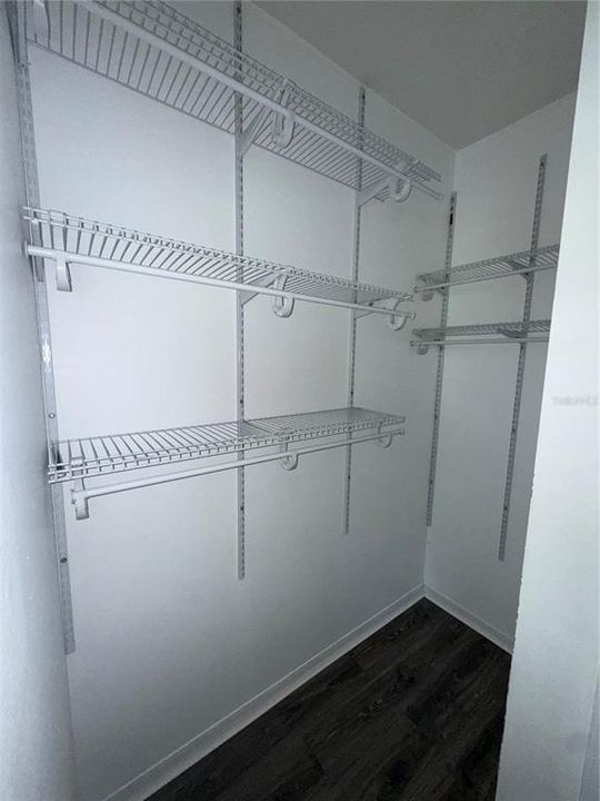 合同活跃: $259,900 (2 贝兹, 2 浴室, 1214 平方英尺)