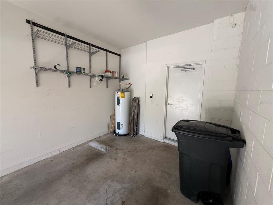 合同活跃: $259,900 (2 贝兹, 2 浴室, 1214 平方英尺)