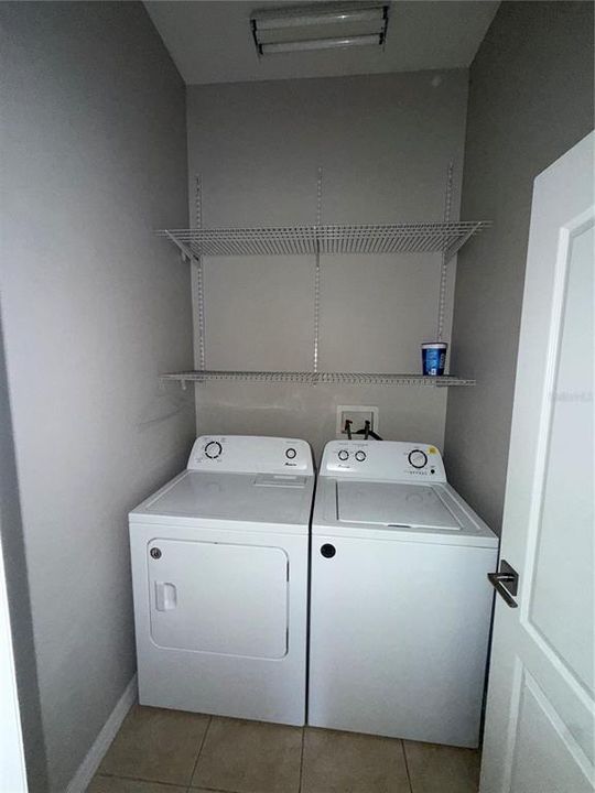 合同活跃: $259,900 (2 贝兹, 2 浴室, 1214 平方英尺)