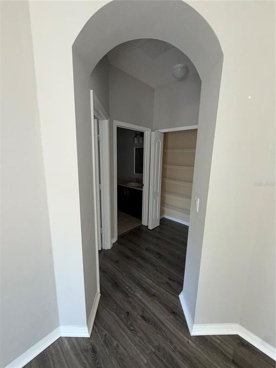 合同活跃: $259,900 (2 贝兹, 2 浴室, 1214 平方英尺)