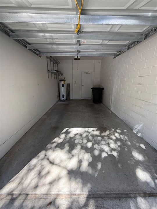 合同活跃: $259,900 (2 贝兹, 2 浴室, 1214 平方英尺)