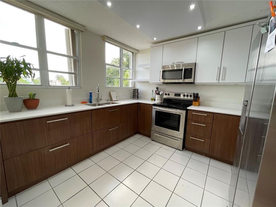 出租: $2,400 (3 贝兹, 2 浴室, 0 平方英尺)