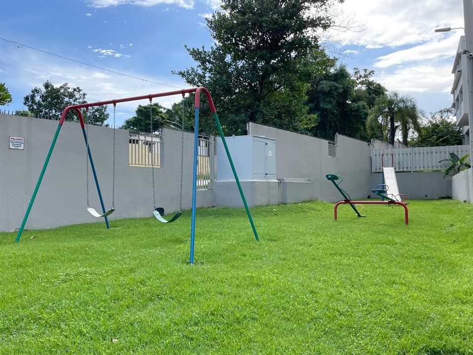 出租: $2,400 (3 贝兹, 2 浴室, 0 平方英尺)