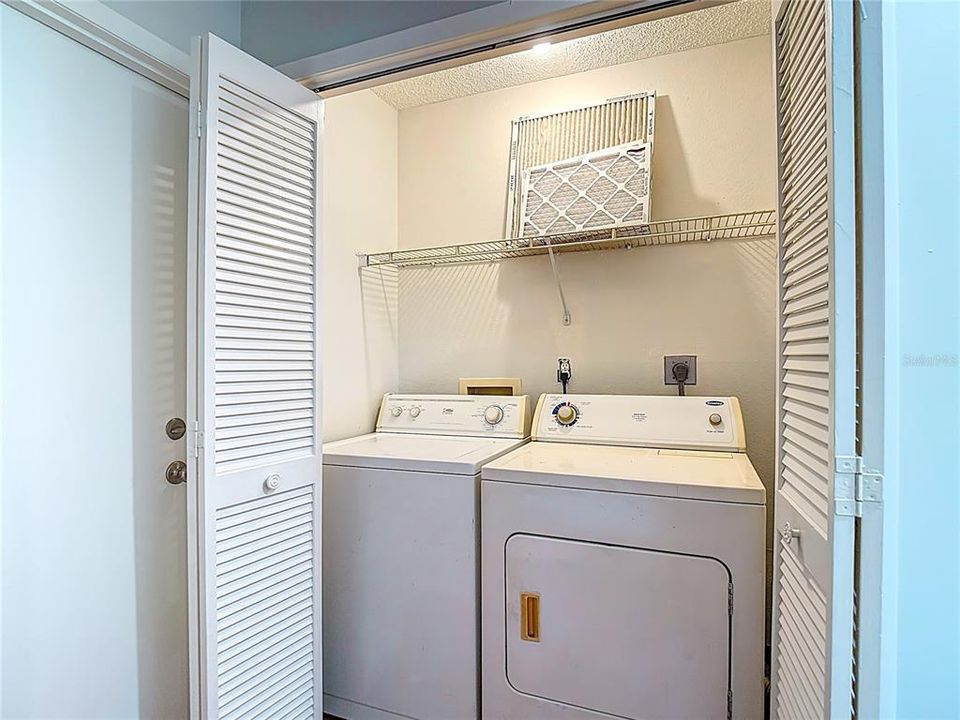 Под контрактом: $244,900 (3 спален, 2 ванн, 1226 Квадратных фут)