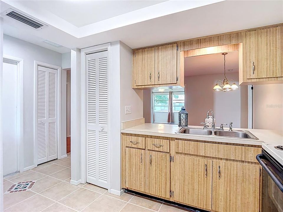 Под контрактом: $244,900 (3 спален, 2 ванн, 1226 Квадратных фут)