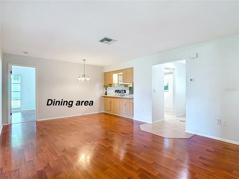 Под контрактом: $244,900 (3 спален, 2 ванн, 1226 Квадратных фут)