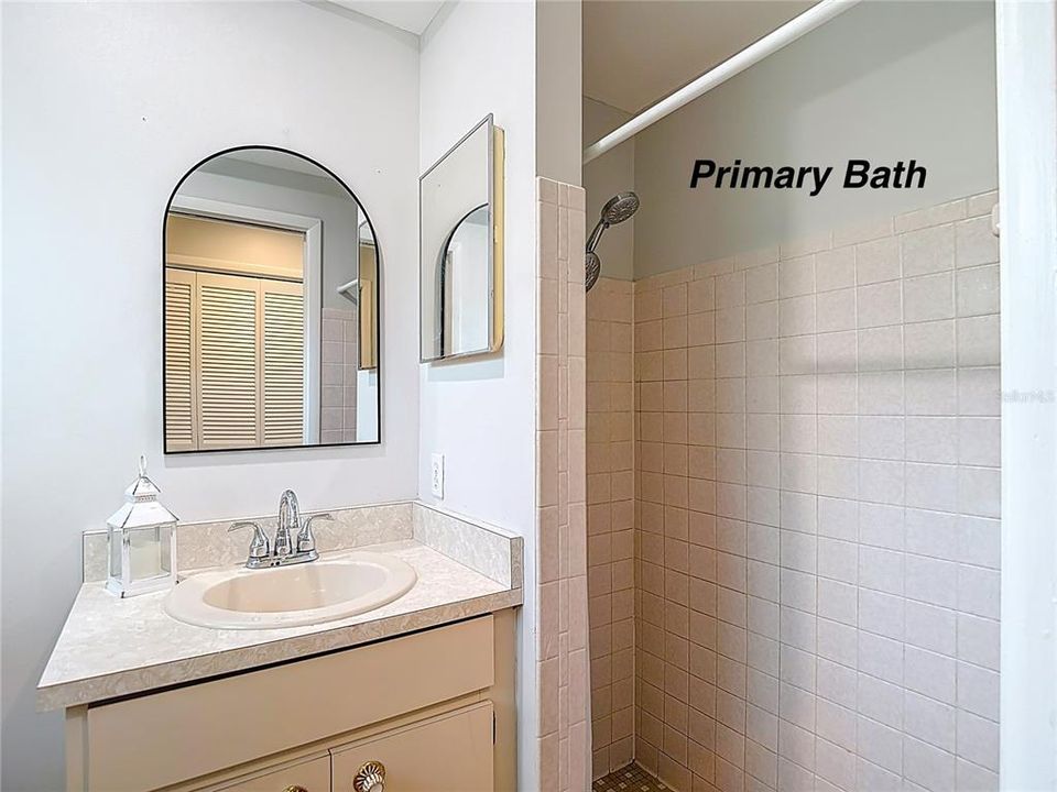 Под контрактом: $244,900 (3 спален, 2 ванн, 1226 Квадратных фут)