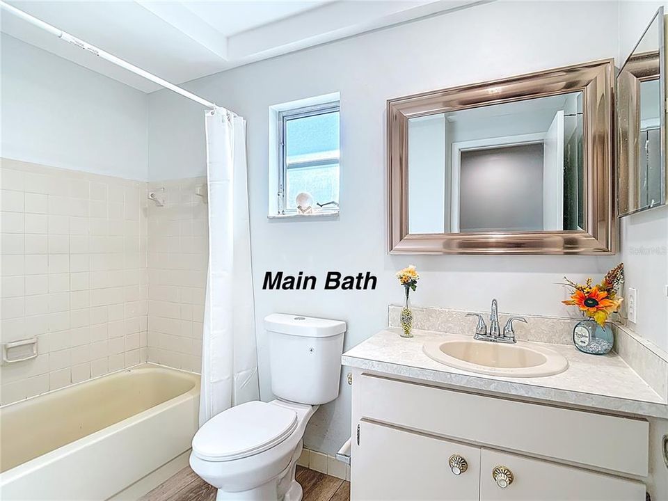 Под контрактом: $244,900 (3 спален, 2 ванн, 1226 Квадратных фут)