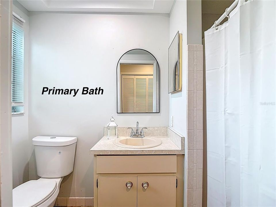 Под контрактом: $244,900 (3 спален, 2 ванн, 1226 Квадратных фут)