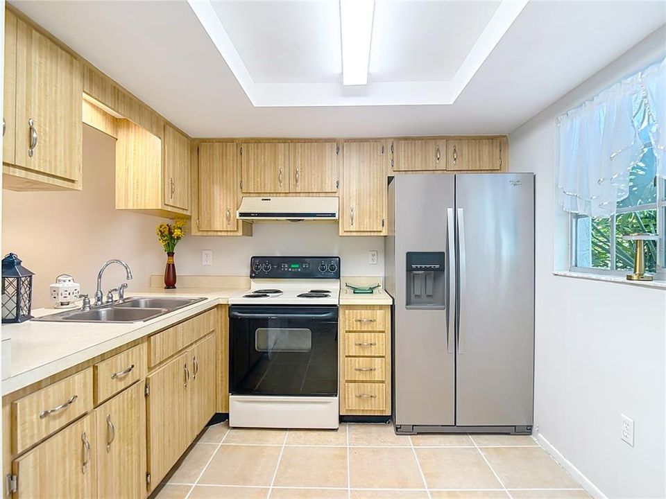 Под контрактом: $244,900 (3 спален, 2 ванн, 1226 Квадратных фут)