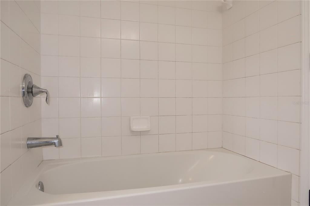 Под контрактом: $399,700 (4 спален, 3 ванн, 2433 Квадратных фут)