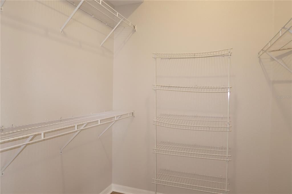 Под контрактом: $399,700 (4 спален, 3 ванн, 2433 Квадратных фут)