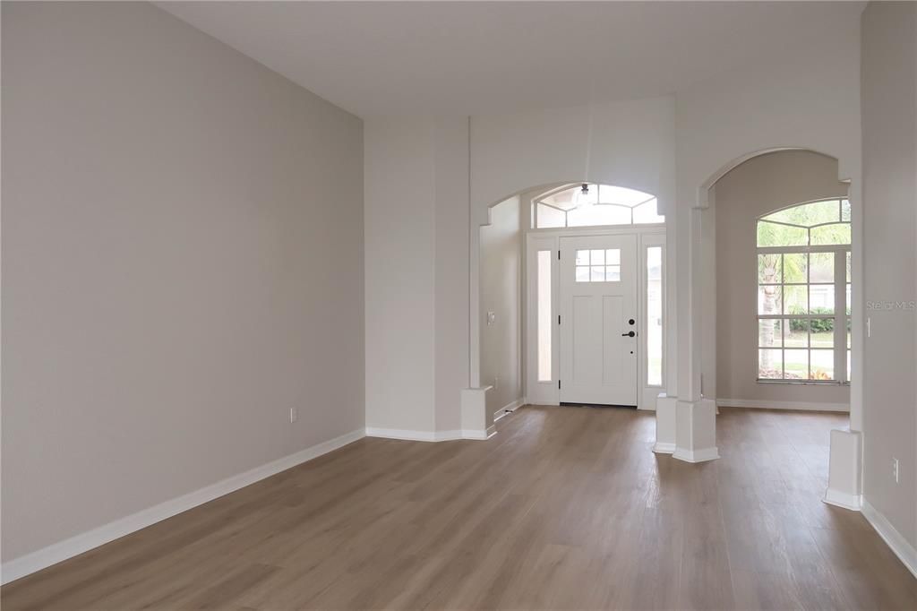 Под контрактом: $399,700 (4 спален, 3 ванн, 2433 Квадратных фут)