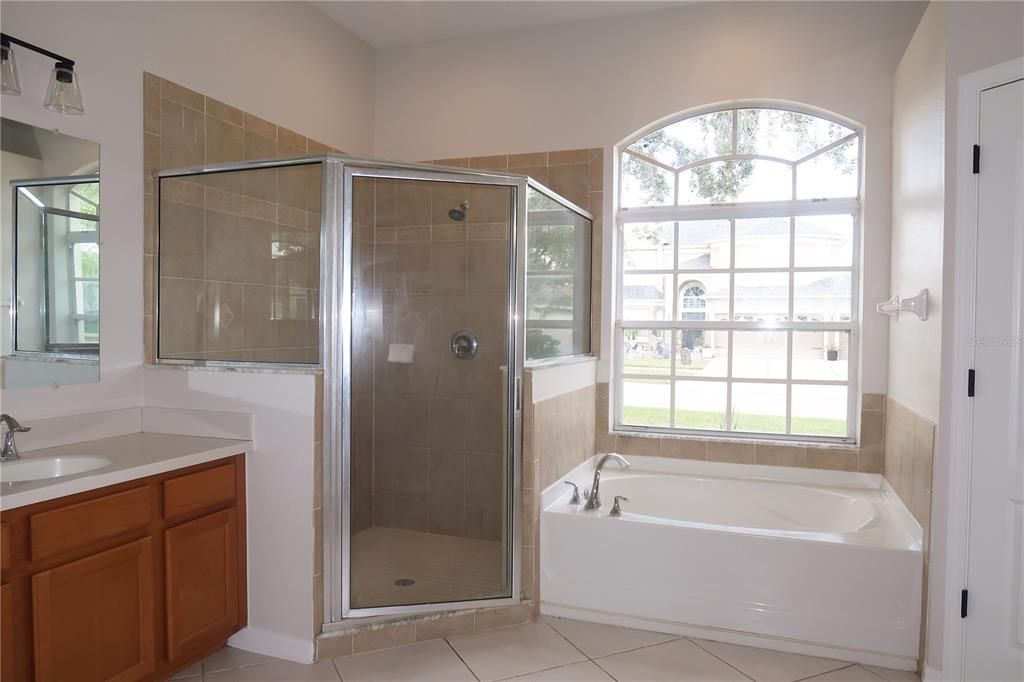 Под контрактом: $399,700 (4 спален, 3 ванн, 2433 Квадратных фут)