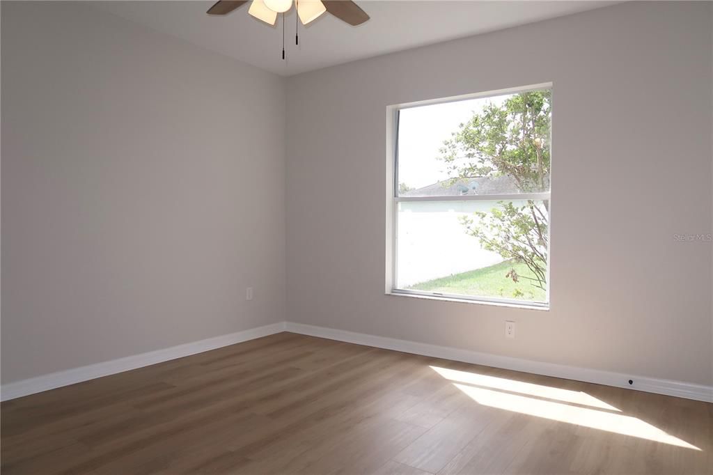 Под контрактом: $399,700 (4 спален, 3 ванн, 2433 Квадратных фут)