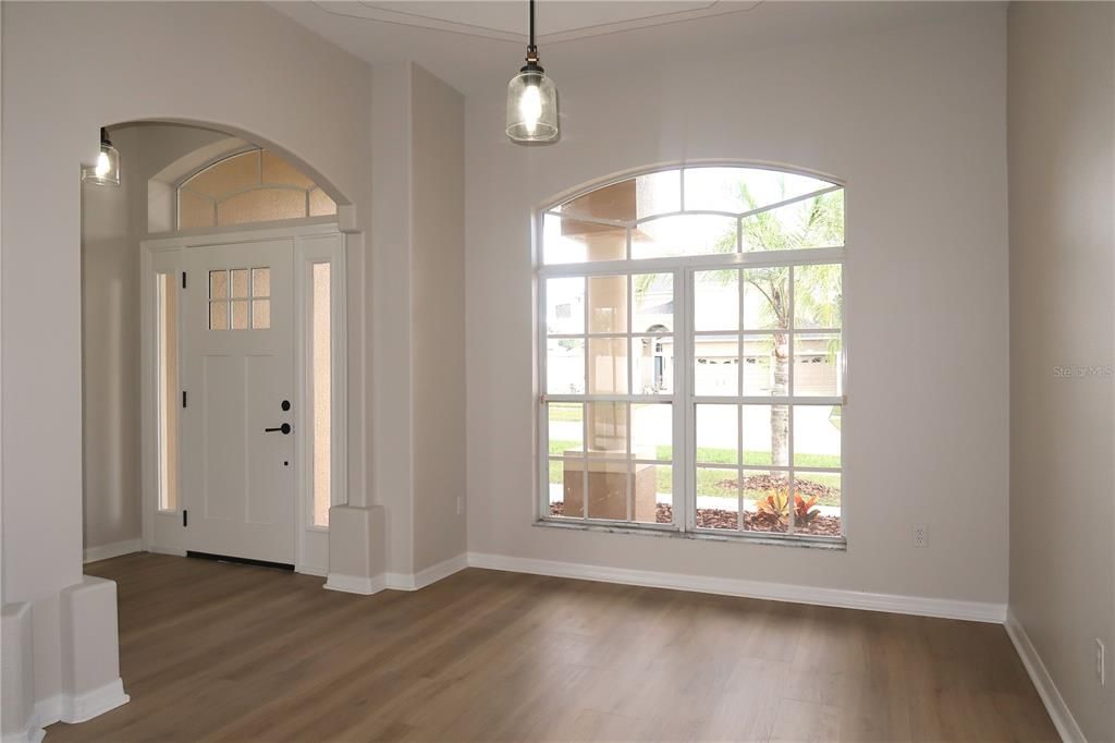 Под контрактом: $399,700 (4 спален, 3 ванн, 2433 Квадратных фут)