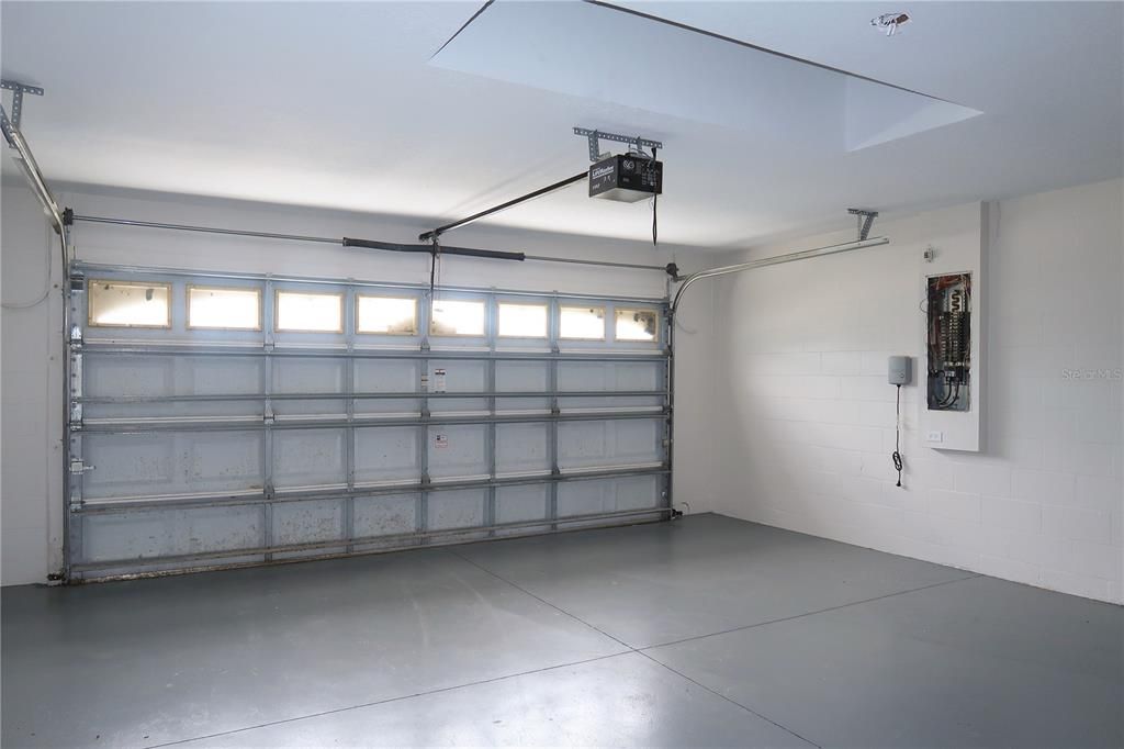 Под контрактом: $399,700 (4 спален, 3 ванн, 2433 Квадратных фут)