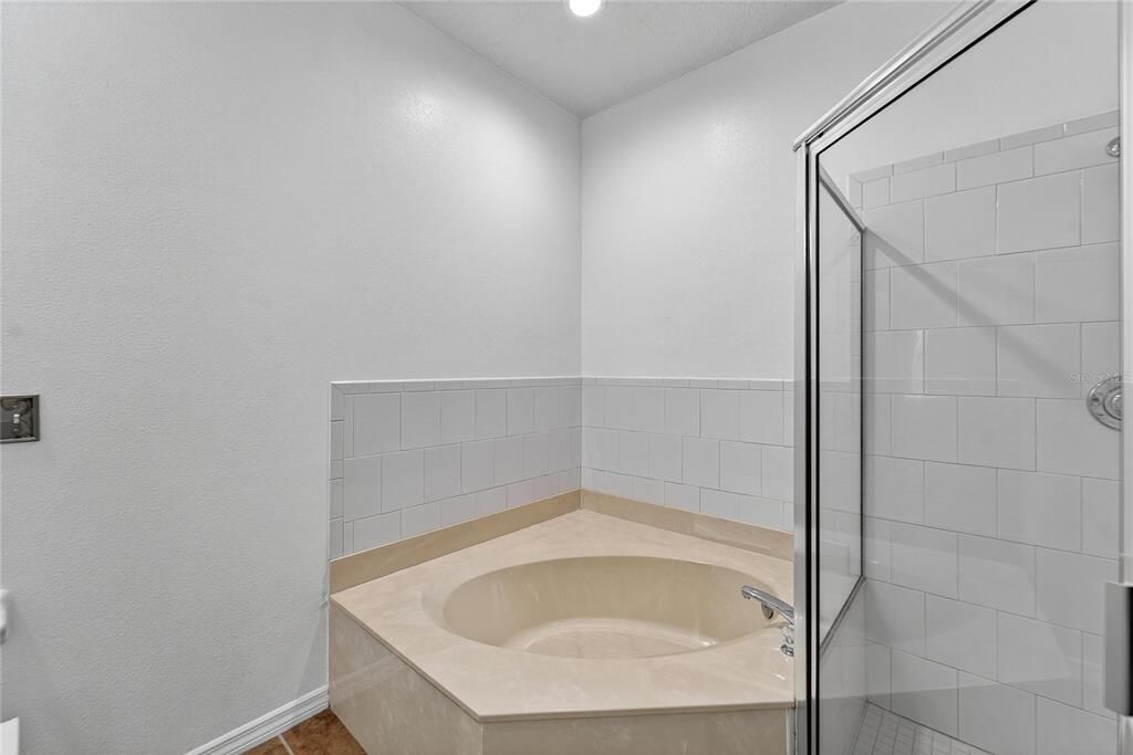 待售: $282,000 (2 贝兹, 2 浴室, 1488 平方英尺)