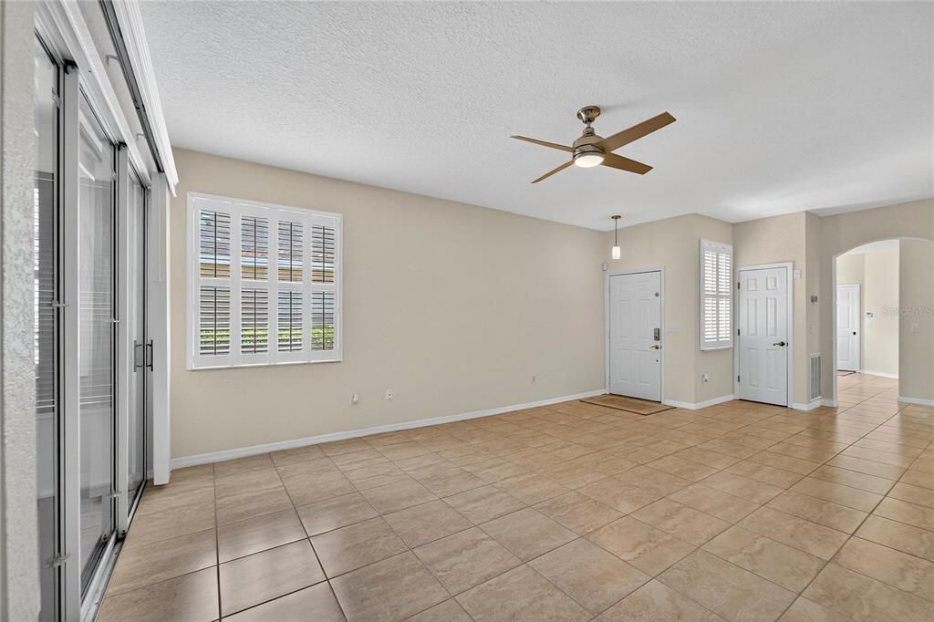 待售: $282,000 (2 贝兹, 2 浴室, 1488 平方英尺)