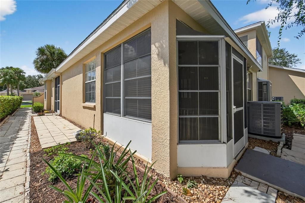 待售: $282,000 (2 贝兹, 2 浴室, 1488 平方英尺)