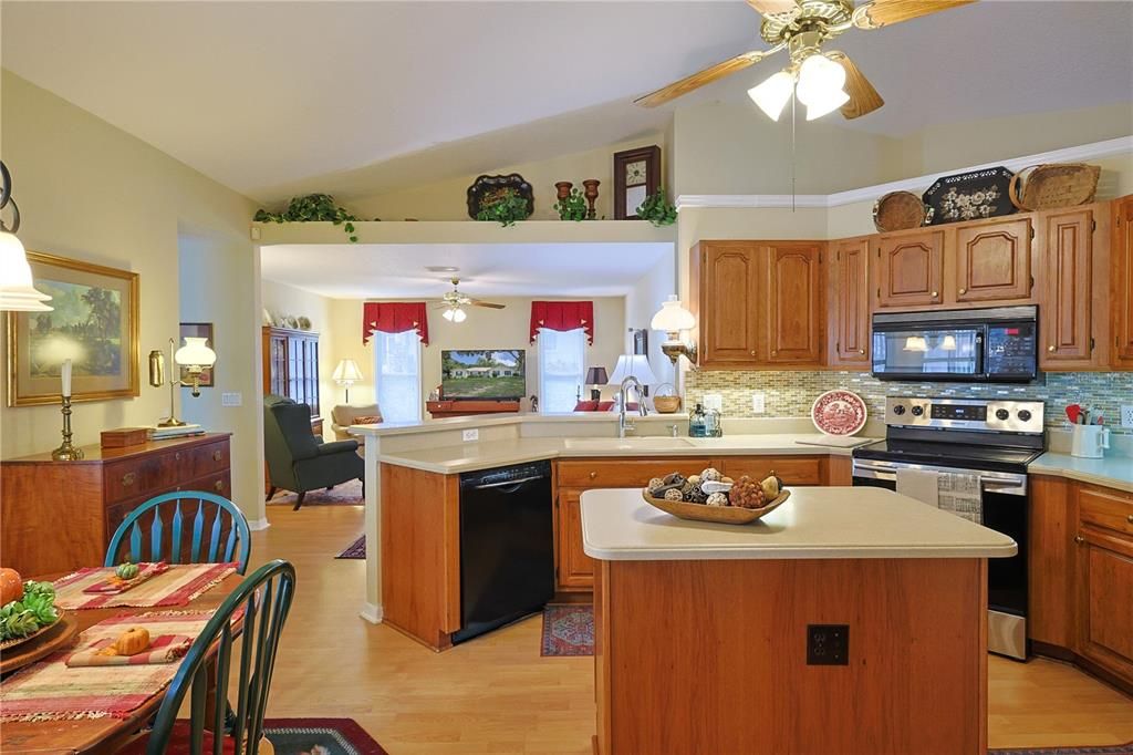 Active With Contract: $299,000 (2 beds, 2 baths, 1869 Square Feet)