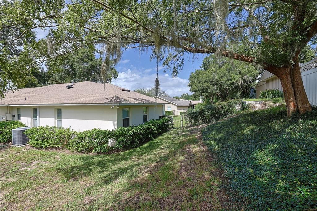 Active With Contract: $299,000 (2 beds, 2 baths, 1869 Square Feet)