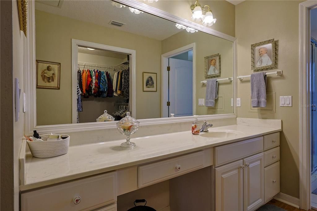 Active With Contract: $299,000 (2 beds, 2 baths, 1869 Square Feet)