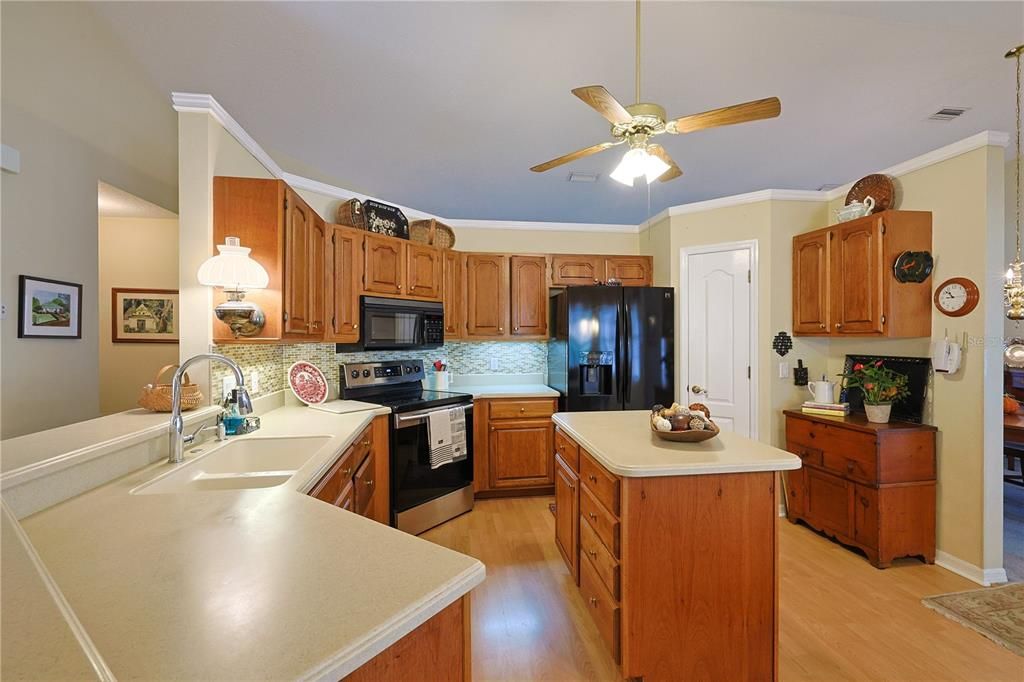 Active With Contract: $299,000 (2 beds, 2 baths, 1869 Square Feet)