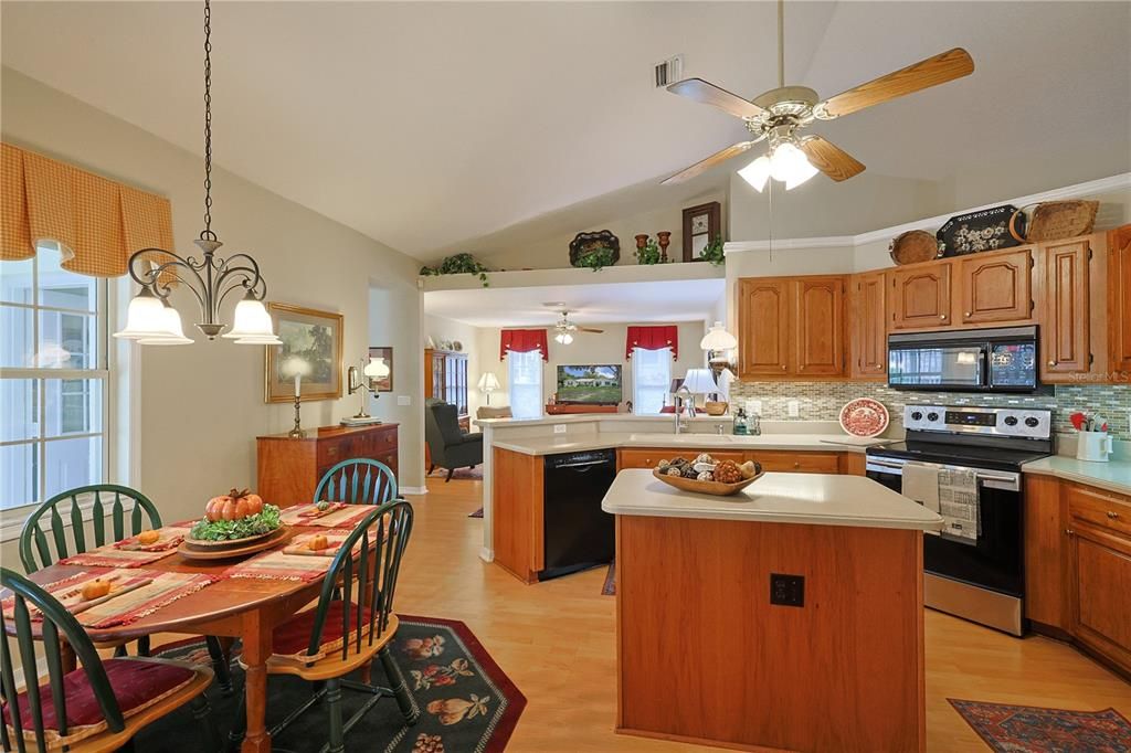 Active With Contract: $299,000 (2 beds, 2 baths, 1869 Square Feet)