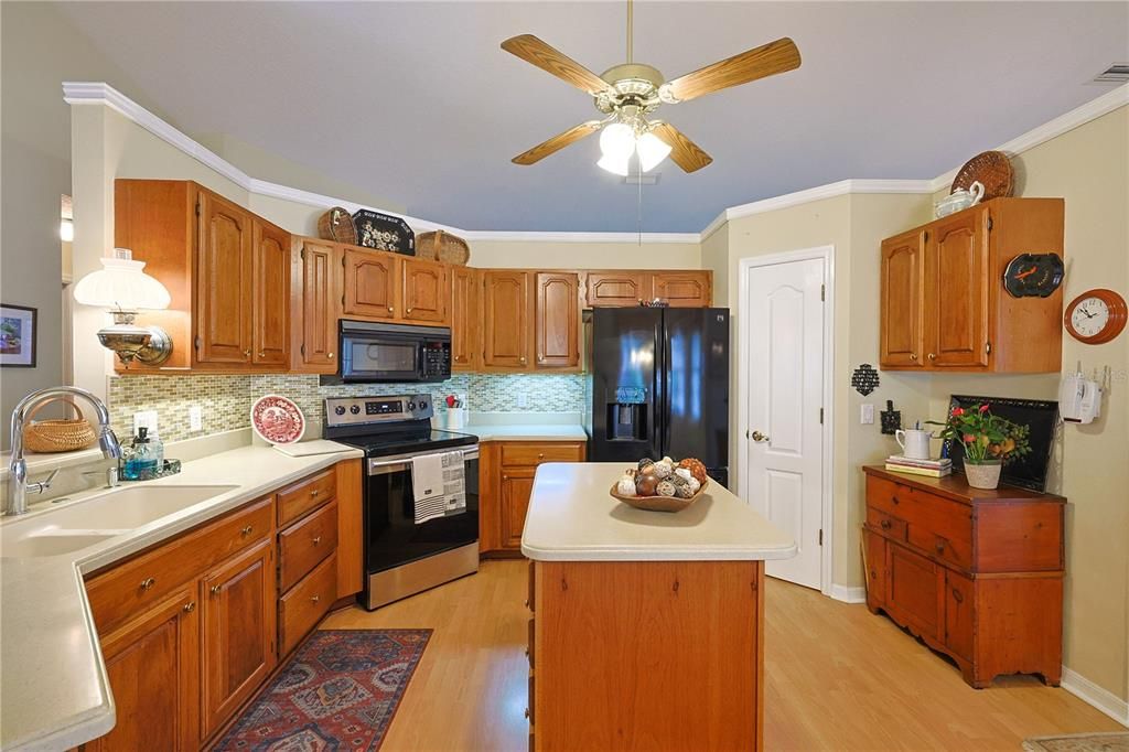 Active With Contract: $299,000 (2 beds, 2 baths, 1869 Square Feet)