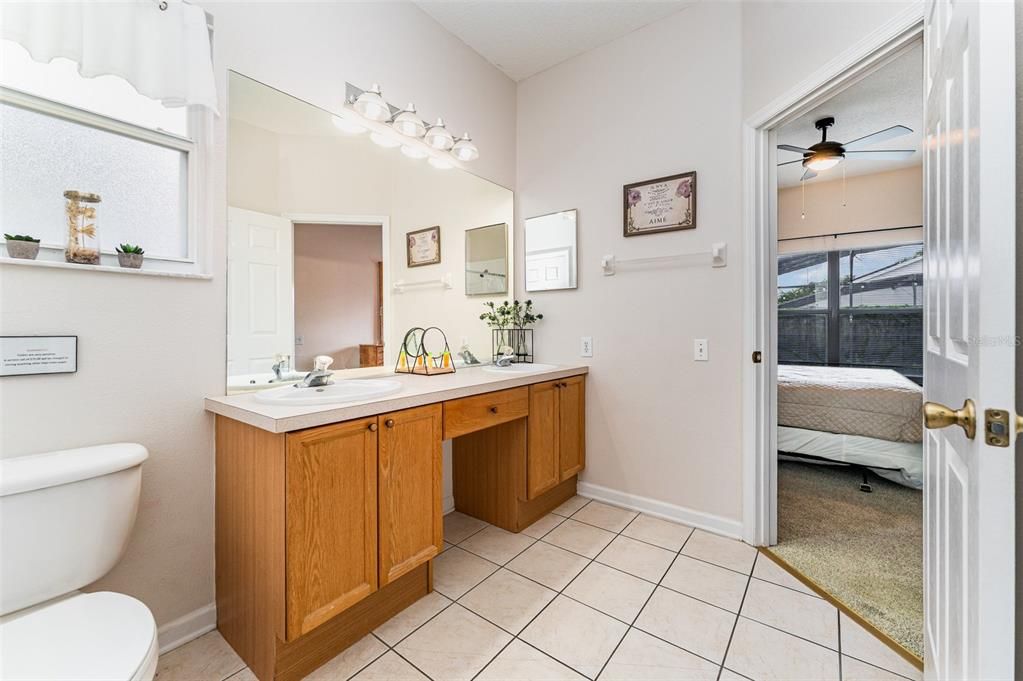 На продажу: $370,000 (4 спален, 2 ванн, 1567 Квадратных фут)