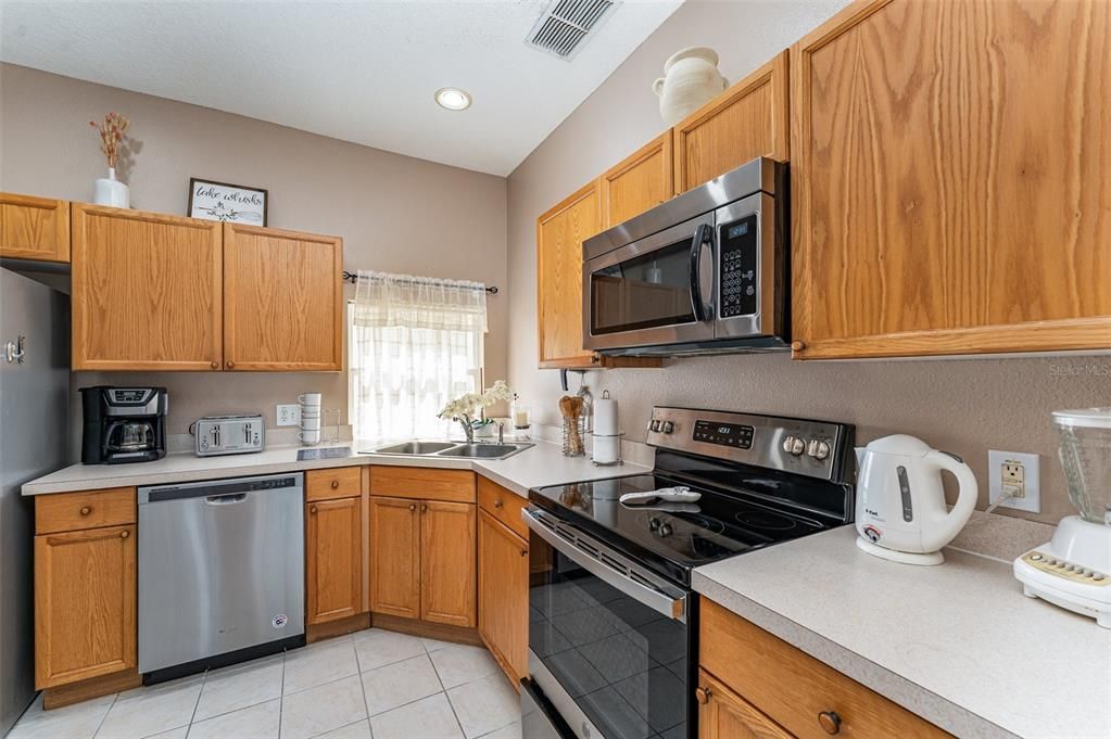 На продажу: $370,000 (4 спален, 2 ванн, 1567 Квадратных фут)